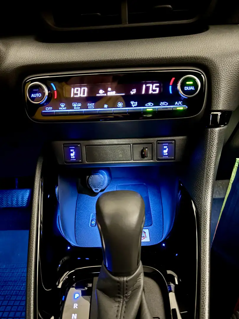 Toyota Yaris - foto 10