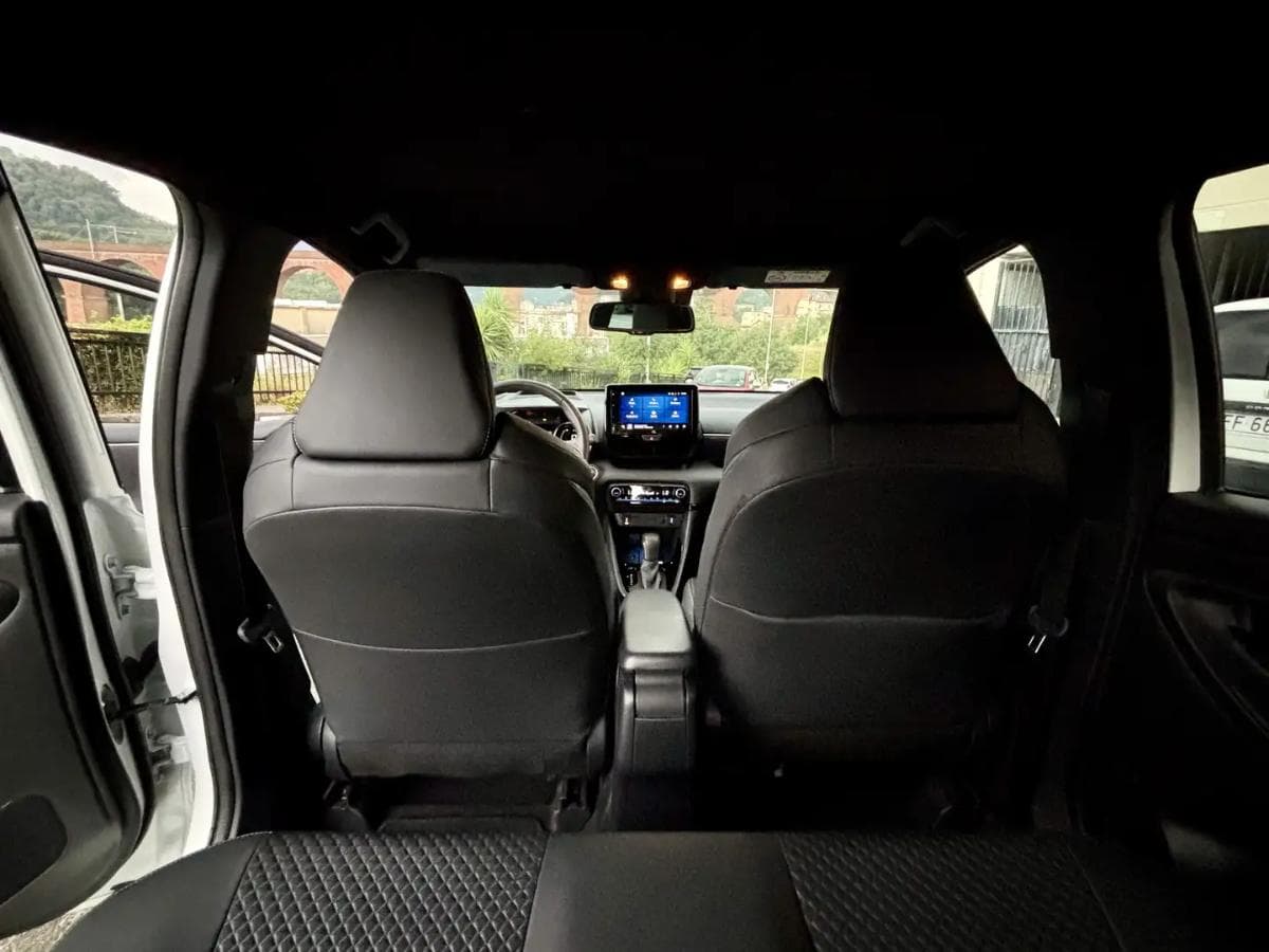 Toyota Yaris - foto 12