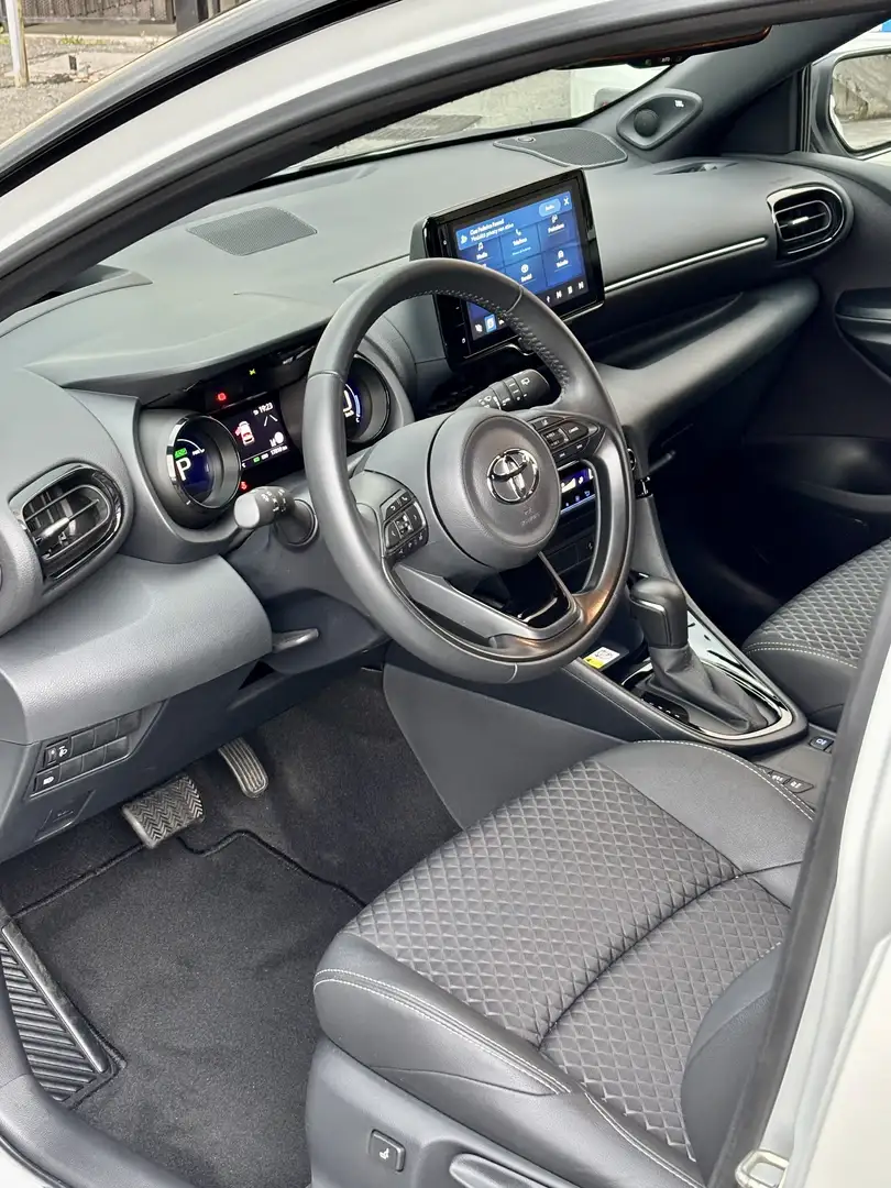 Toyota Yaris - foto 7