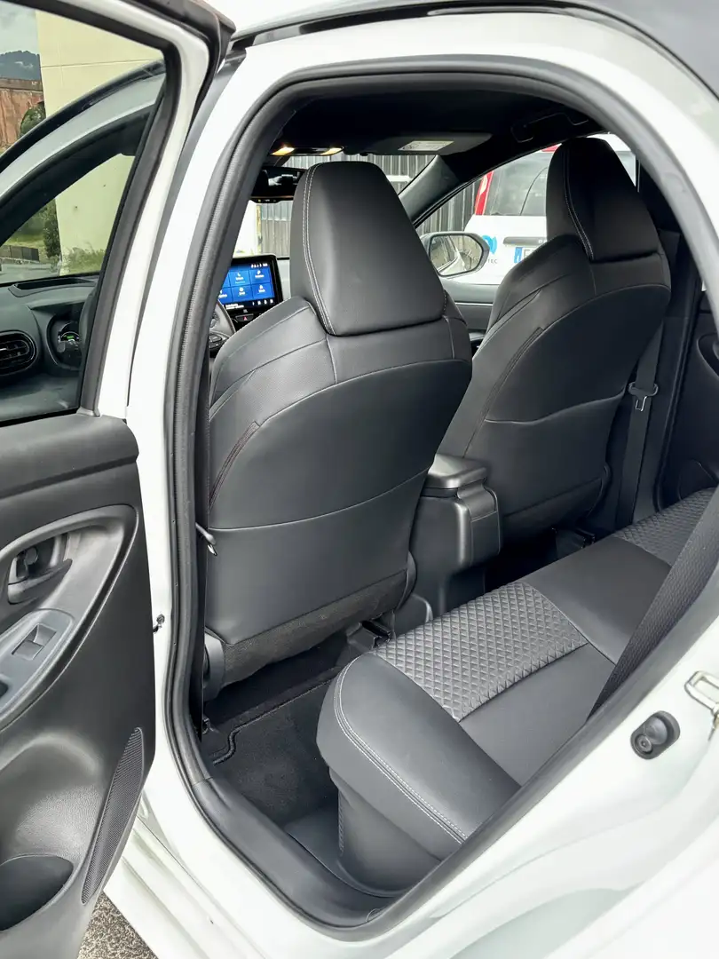 Toyota Yaris - foto 8